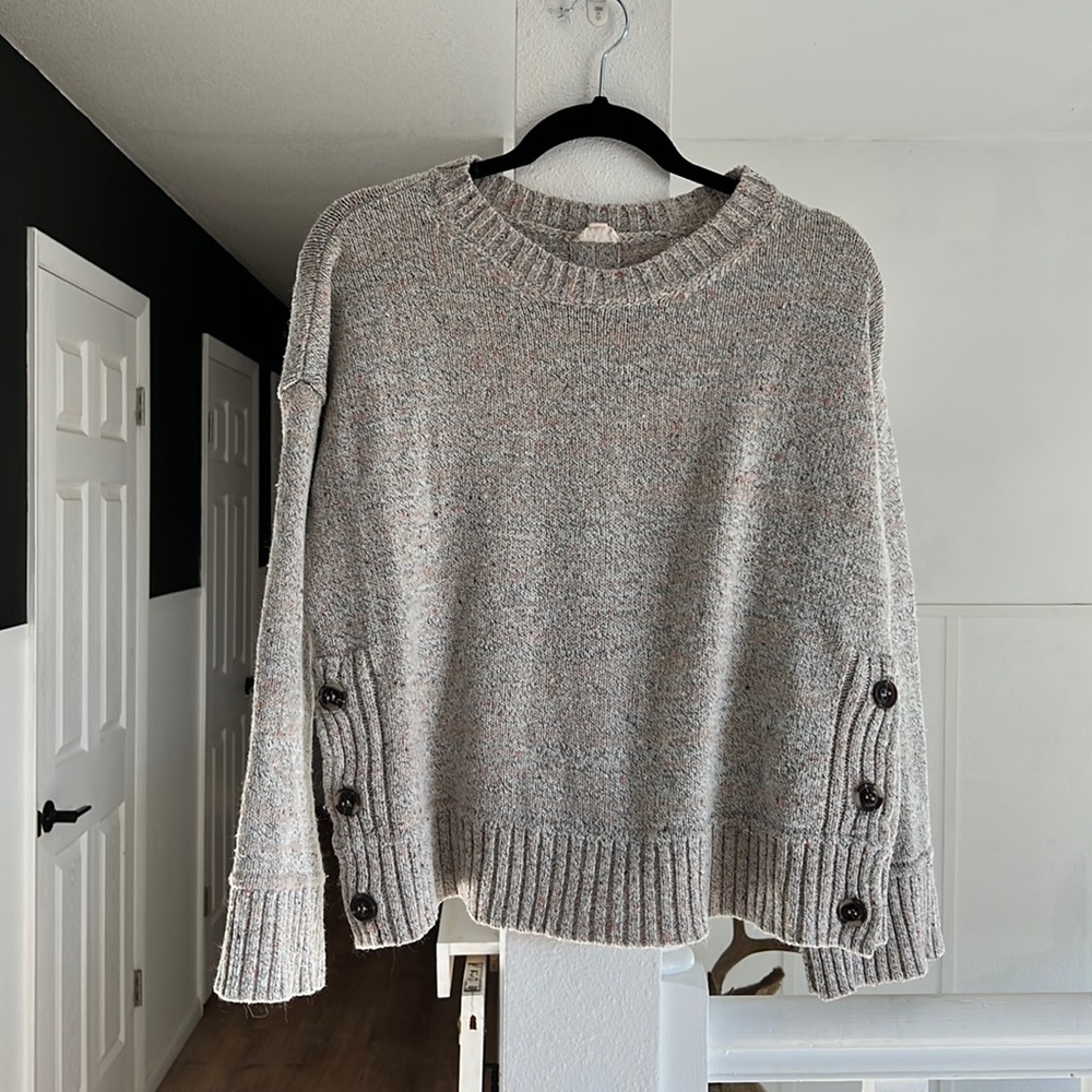 Hem & thread knit sweater with buttons on hips size medium